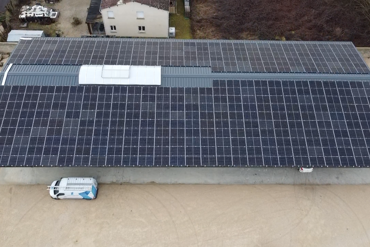 installation-photovoltaique-batiment-industriel